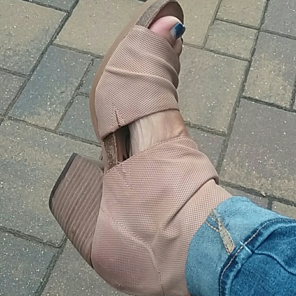 New OTBT Sandles - Picture 8 of 8